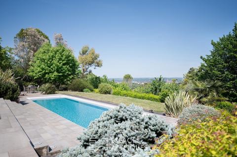 Villa contemporaine avec vue panoramique et piscine sur les hauteurs d&rsquo;Albi