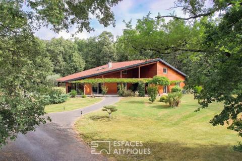 Villa contemporaine et son studio d’artiste au coeur de la nature boisée