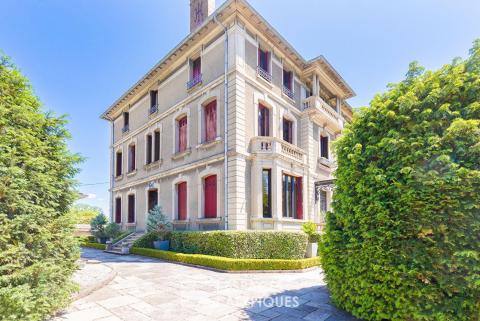Manor house with swimming pool in Mazamet