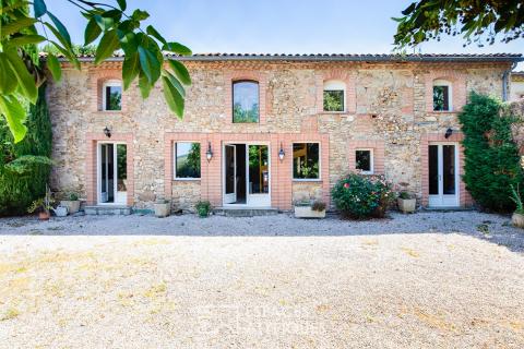 Domaine de caractère avec trois habitations et étang privé