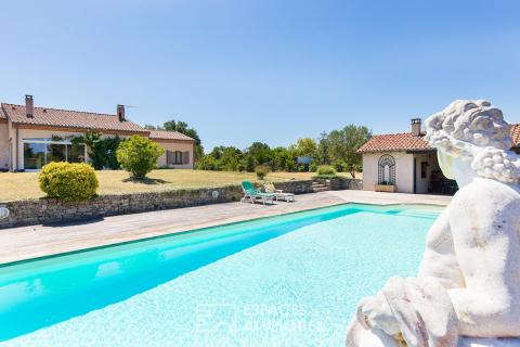 Villa de plain-pied avec piscine et pool house