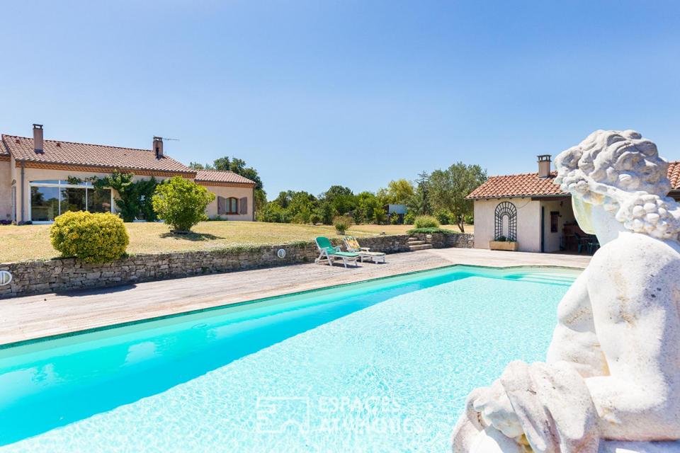 Villa de plain-pied avec piscine et pool house