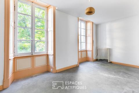Immeuble Art Déco avec jardin et garage en coeur de ville