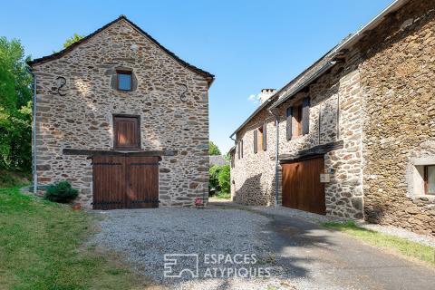 Charmant ensemble en pierre avec gîte et dépendance