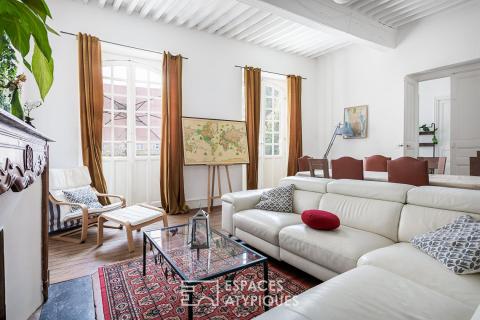 Appartement de caractère, avec grande cour et parking privatif