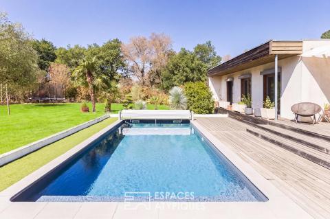 Villa contemporaine de plain pied avec piscine