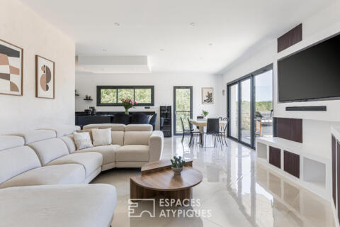 Contemporary single-story house with lagoon pool