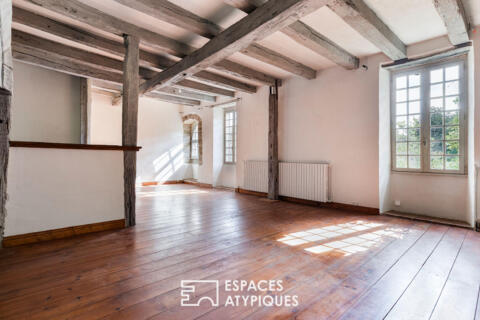 Maison au charme pittoresque et son jardin bucolique
