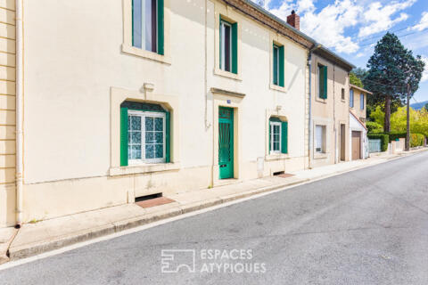 Maison de ville au charme intemporel avec jardin