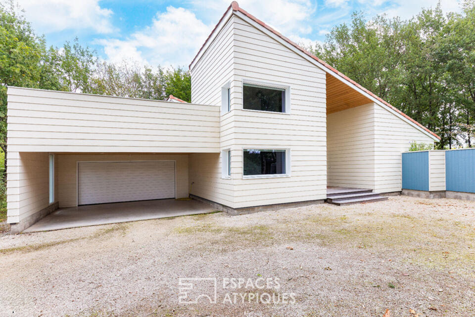 Maison d'architecte avec piscine et terrain boisé