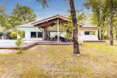 Maison d&rsquo;architecte avec piscine et terrain boisé