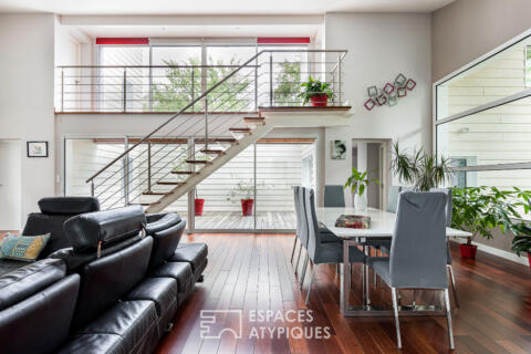 Maison d&rsquo;architecte avec piscine et terrain boisé