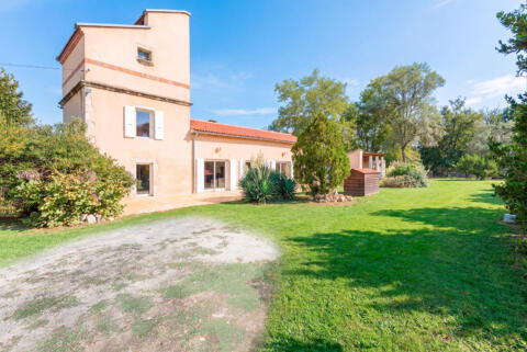 Renovated former farmhouse and its outbuildings