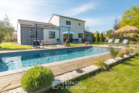 Villa contemporaine entre ville et campagne