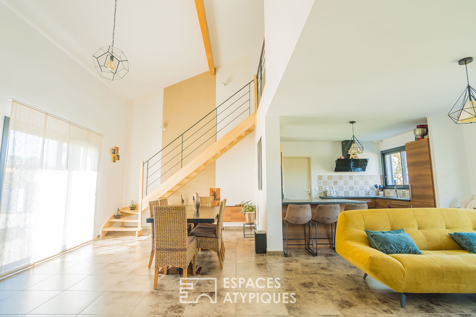Villa contemporaine entre ville et campagne