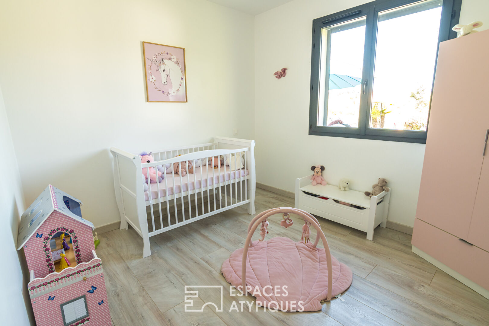 Villa contemporaine entre ville et campagne