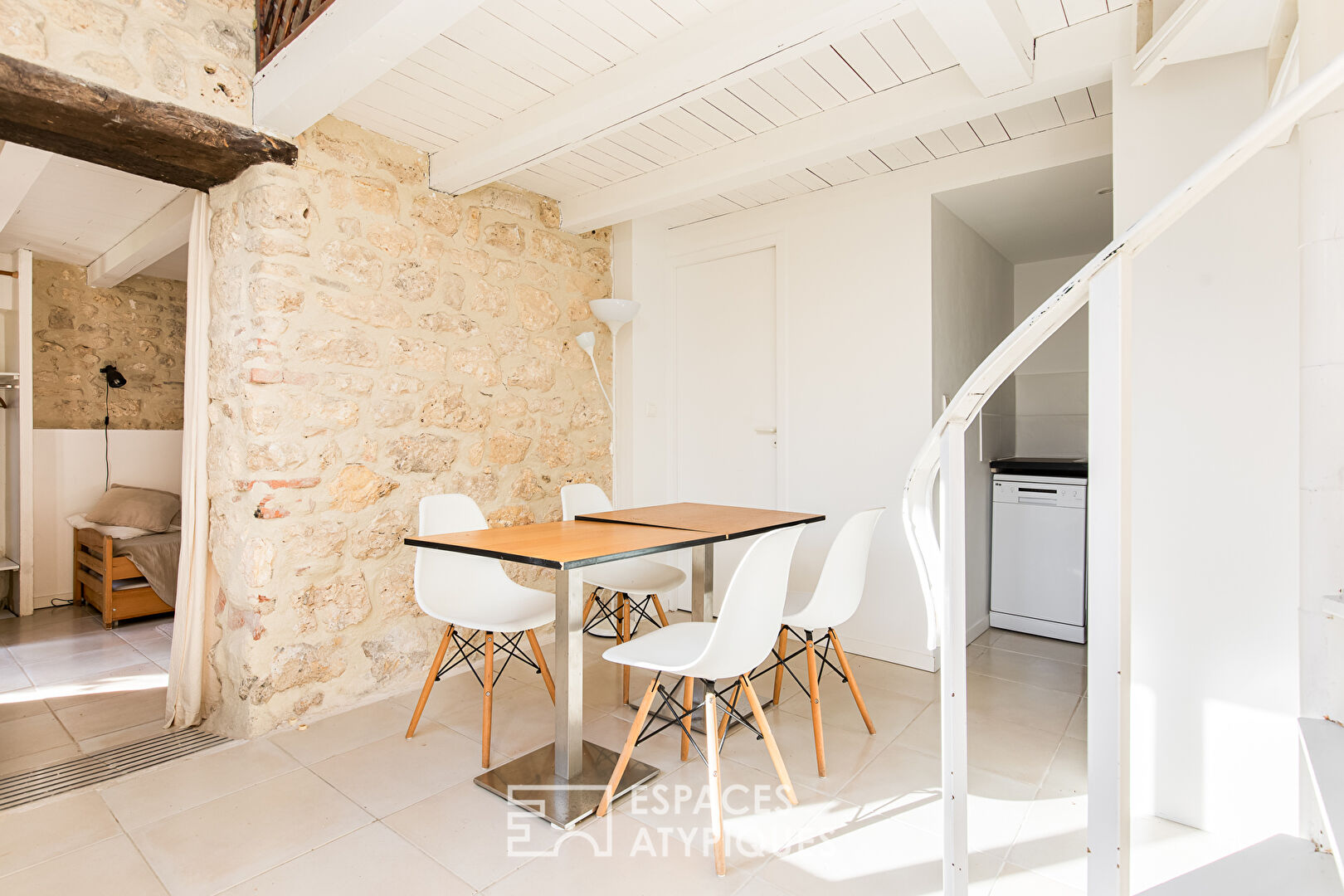 Domaine avec restaurant et dépendances proche de Cordes sur Ciel