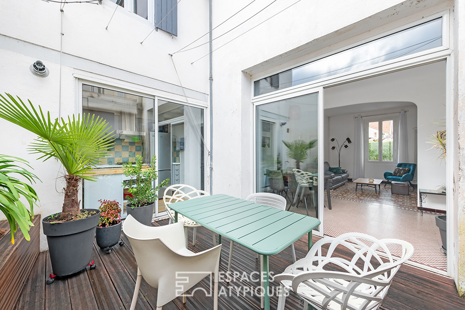 Albigensian coquette with patio in the city center