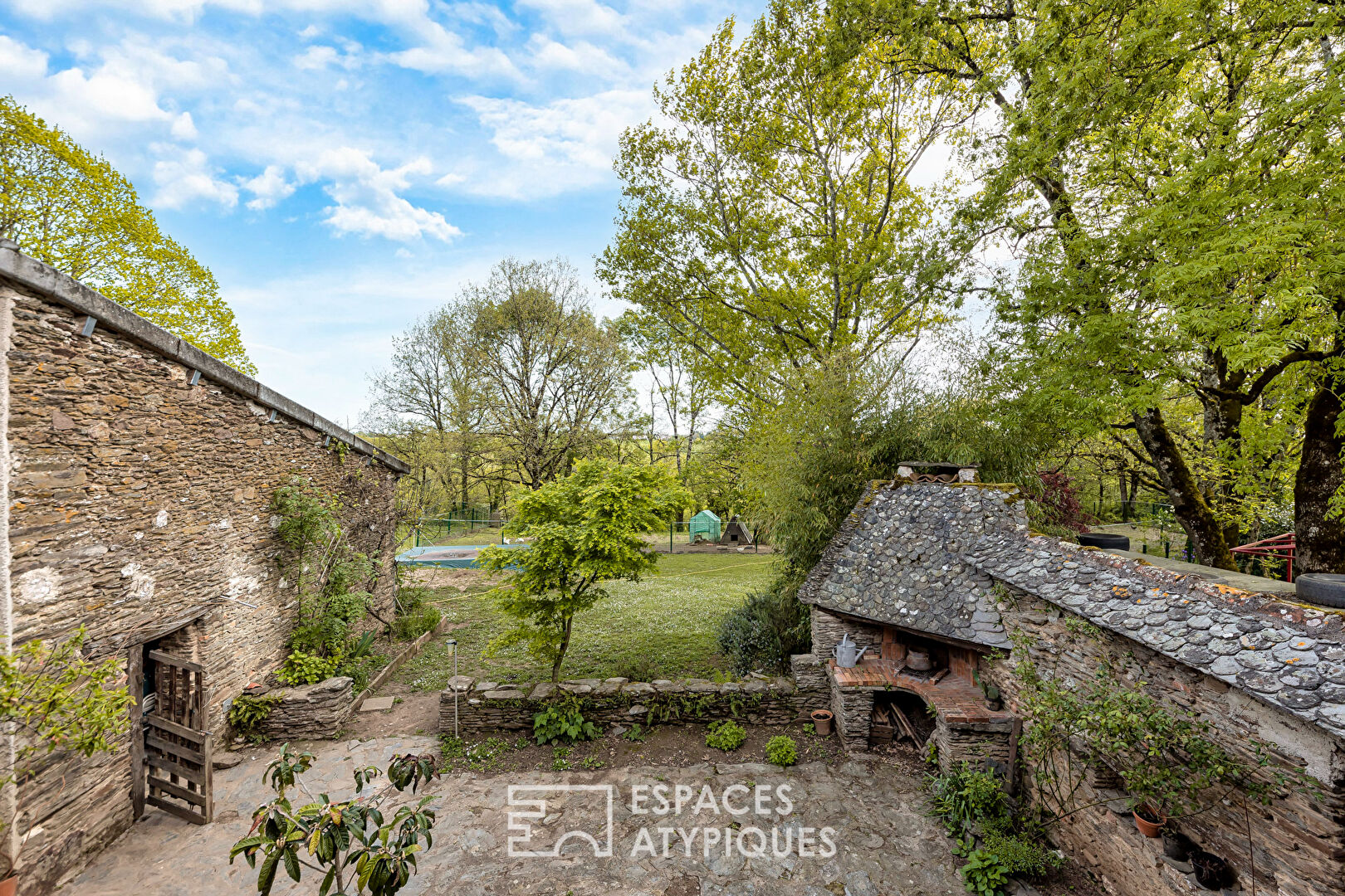 Ancienne ferme rénovée avec dépendances