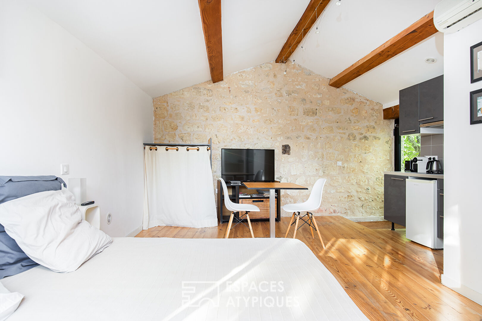 Renovated farmhouse with gîtes in the Cordaise countryside.