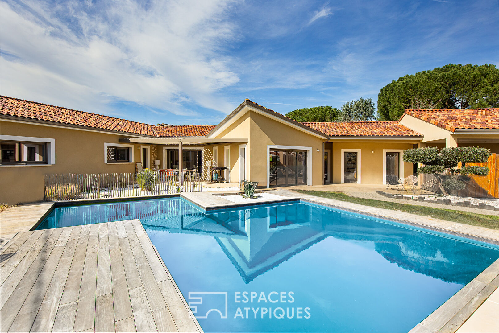 Villa de plain pied avec piscine