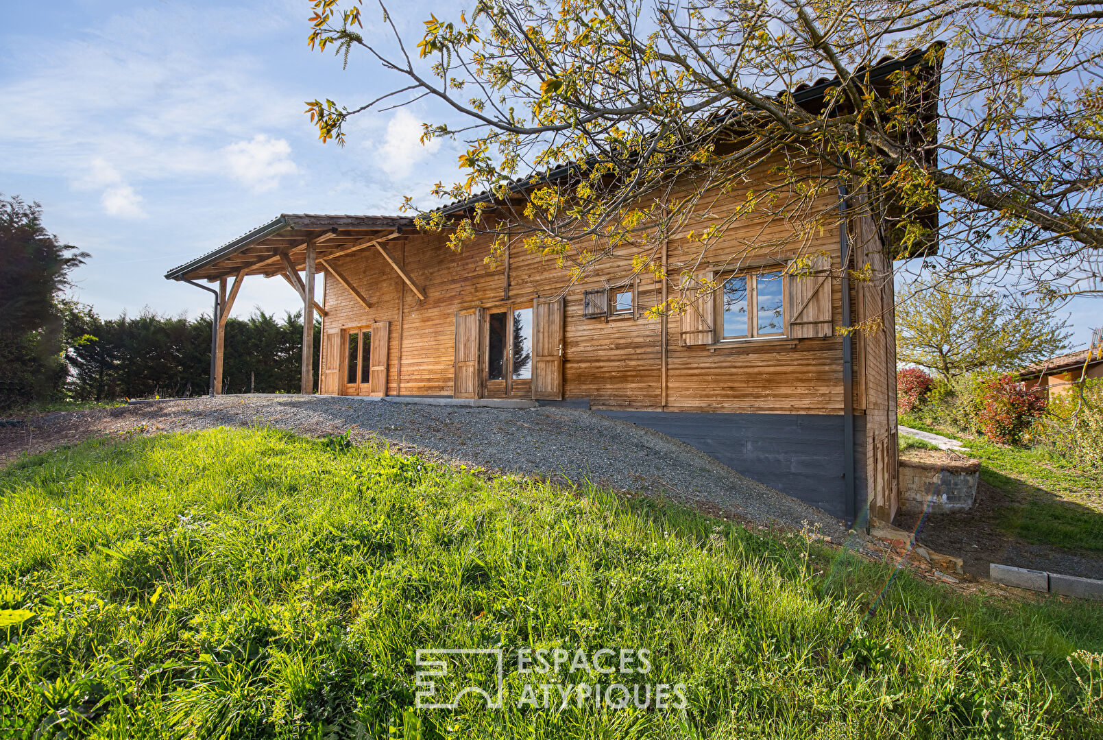 House with open view in PUYGOUZON