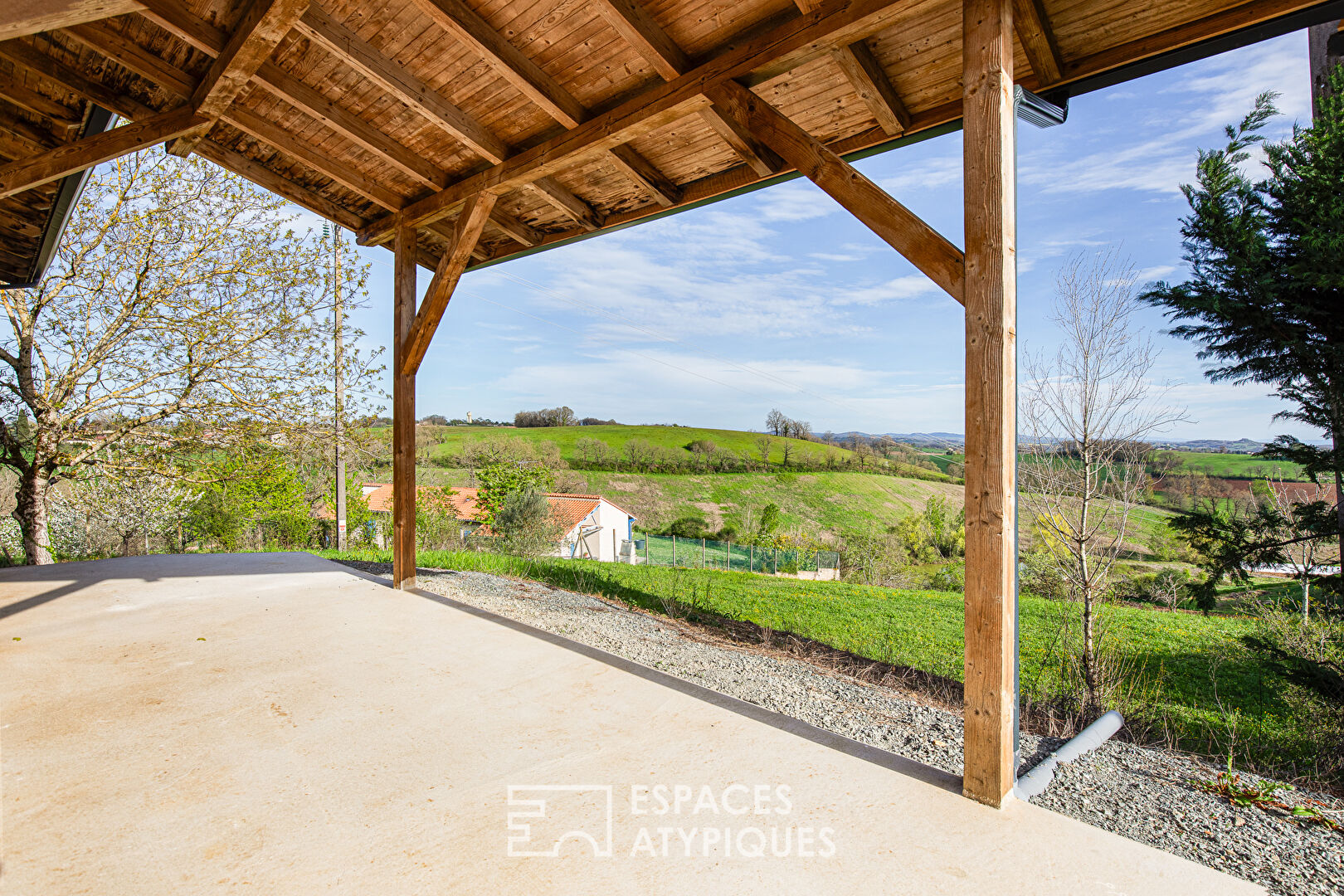 House with open view in PUYGOUZON