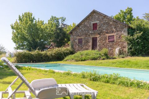 Domaine avec gîtes et salle de réception en campagne