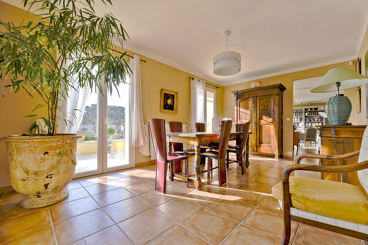 Beautiful bastide with pool near downtown