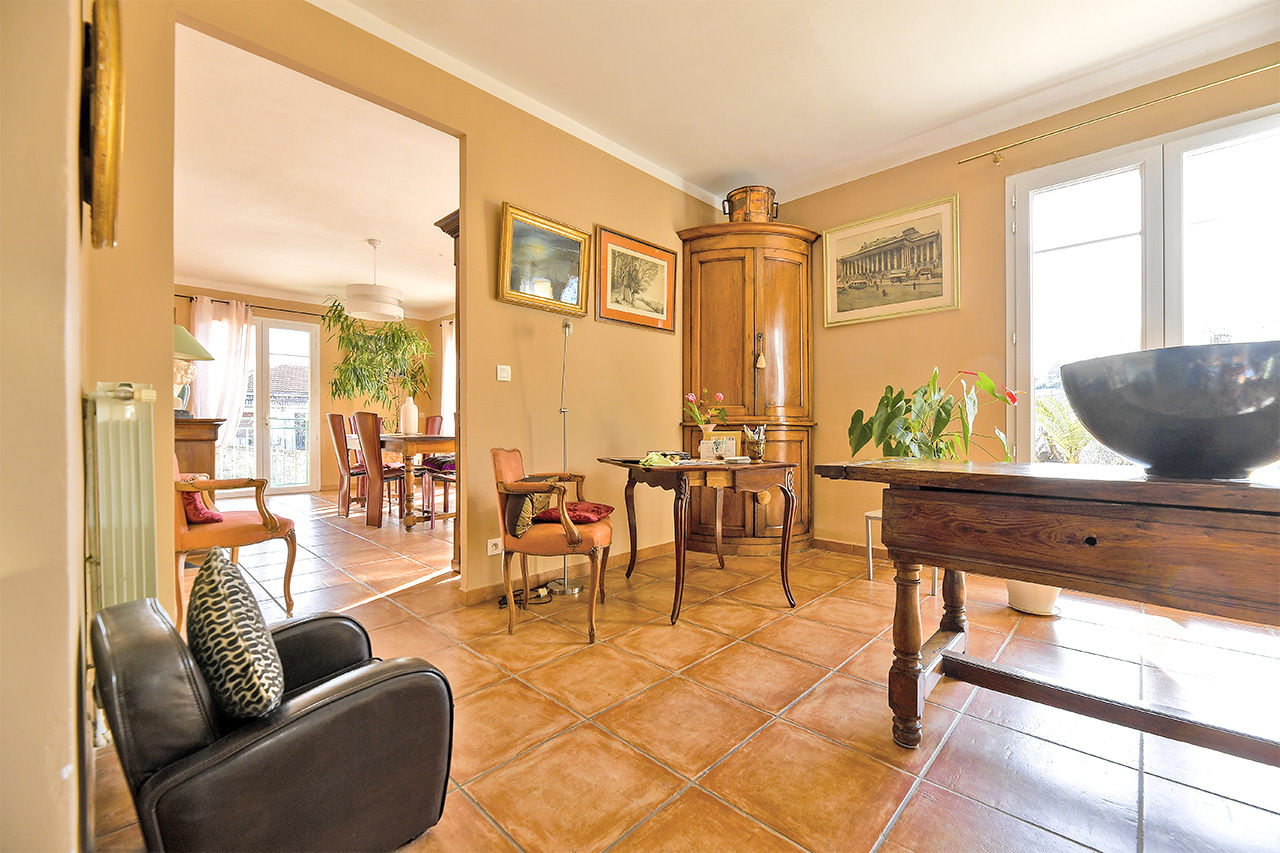 Beautiful bastide with pool near downtown