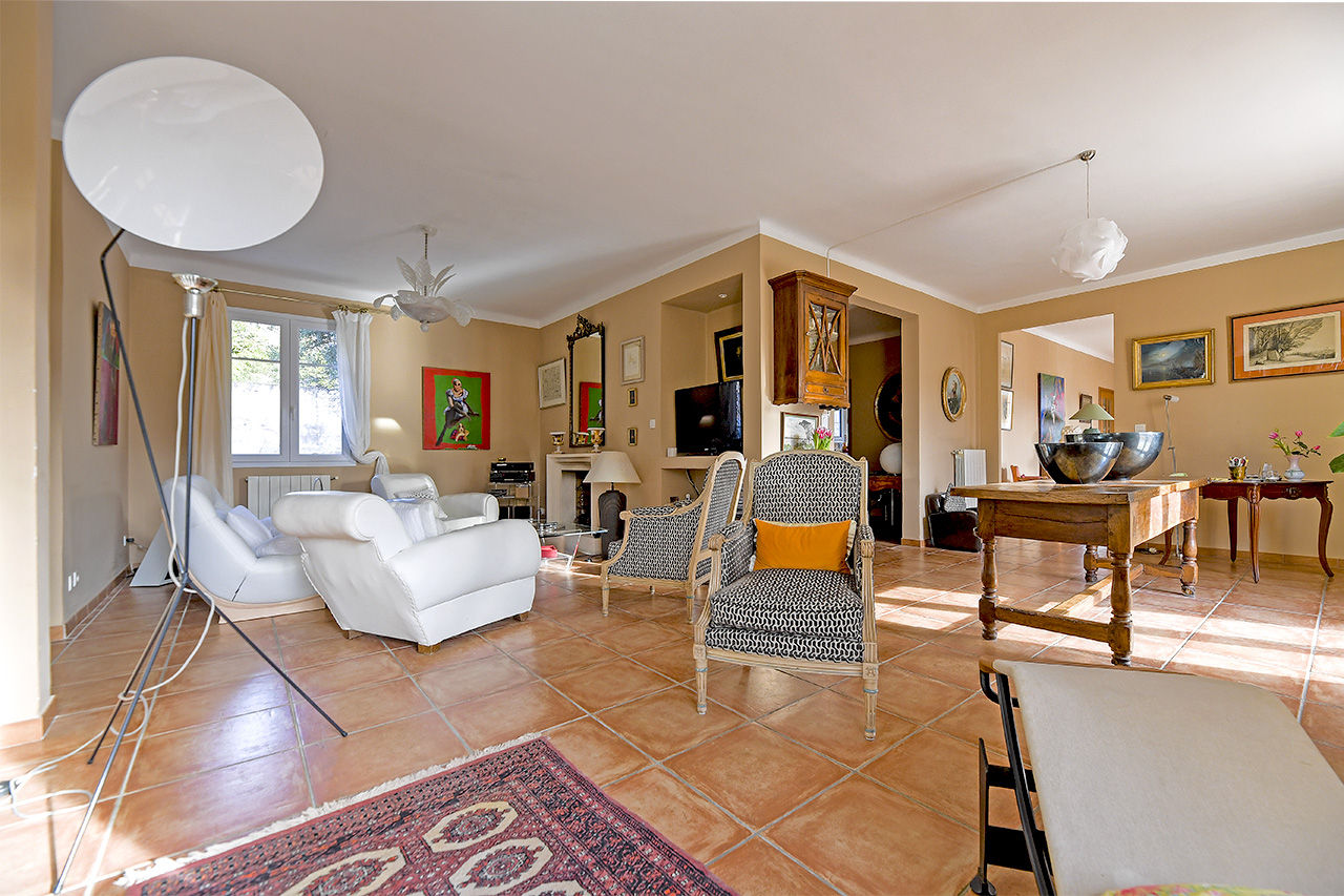 Beautiful bastide with pool near downtown