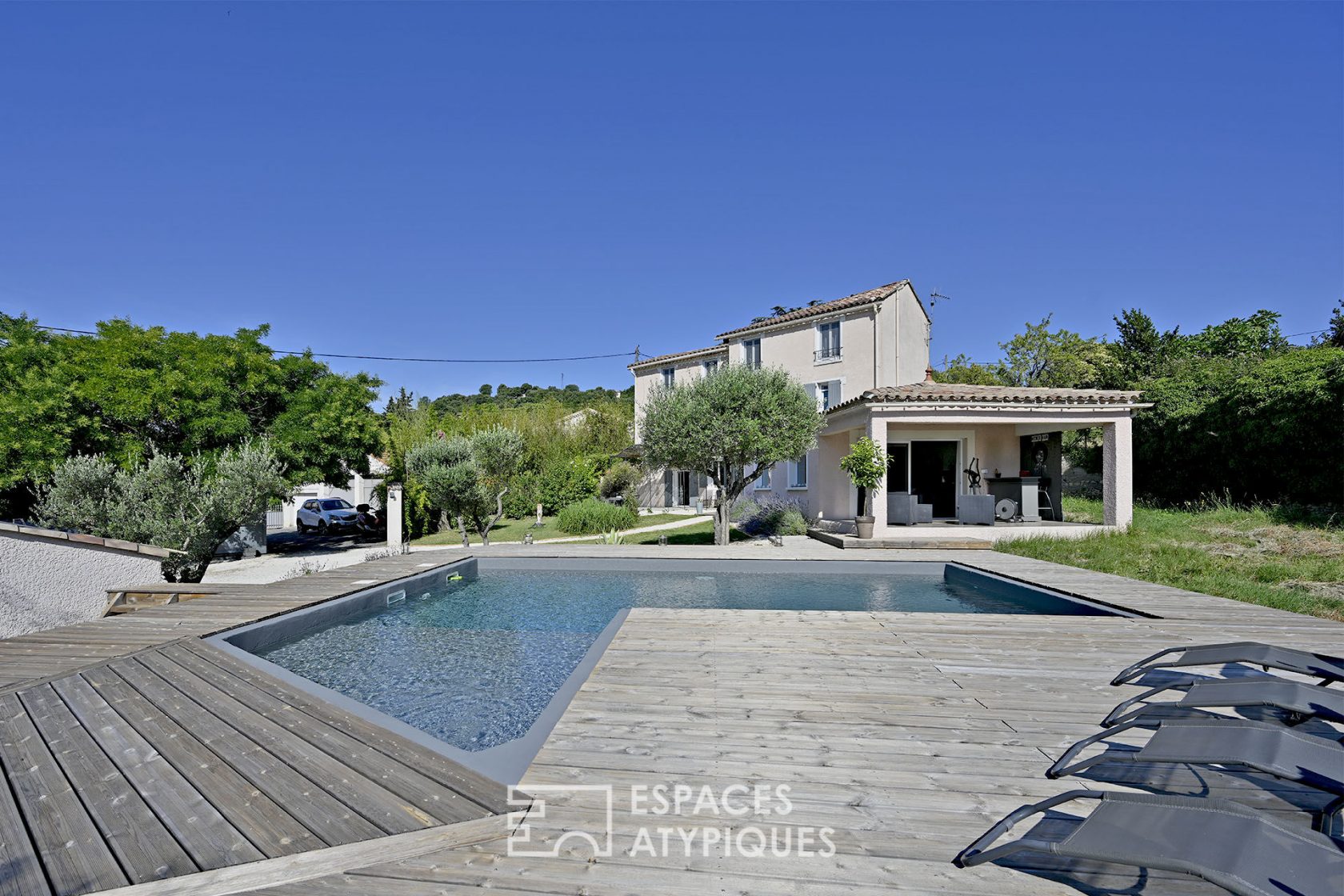 Contemporary reinterpretation of an old wine farmhouse