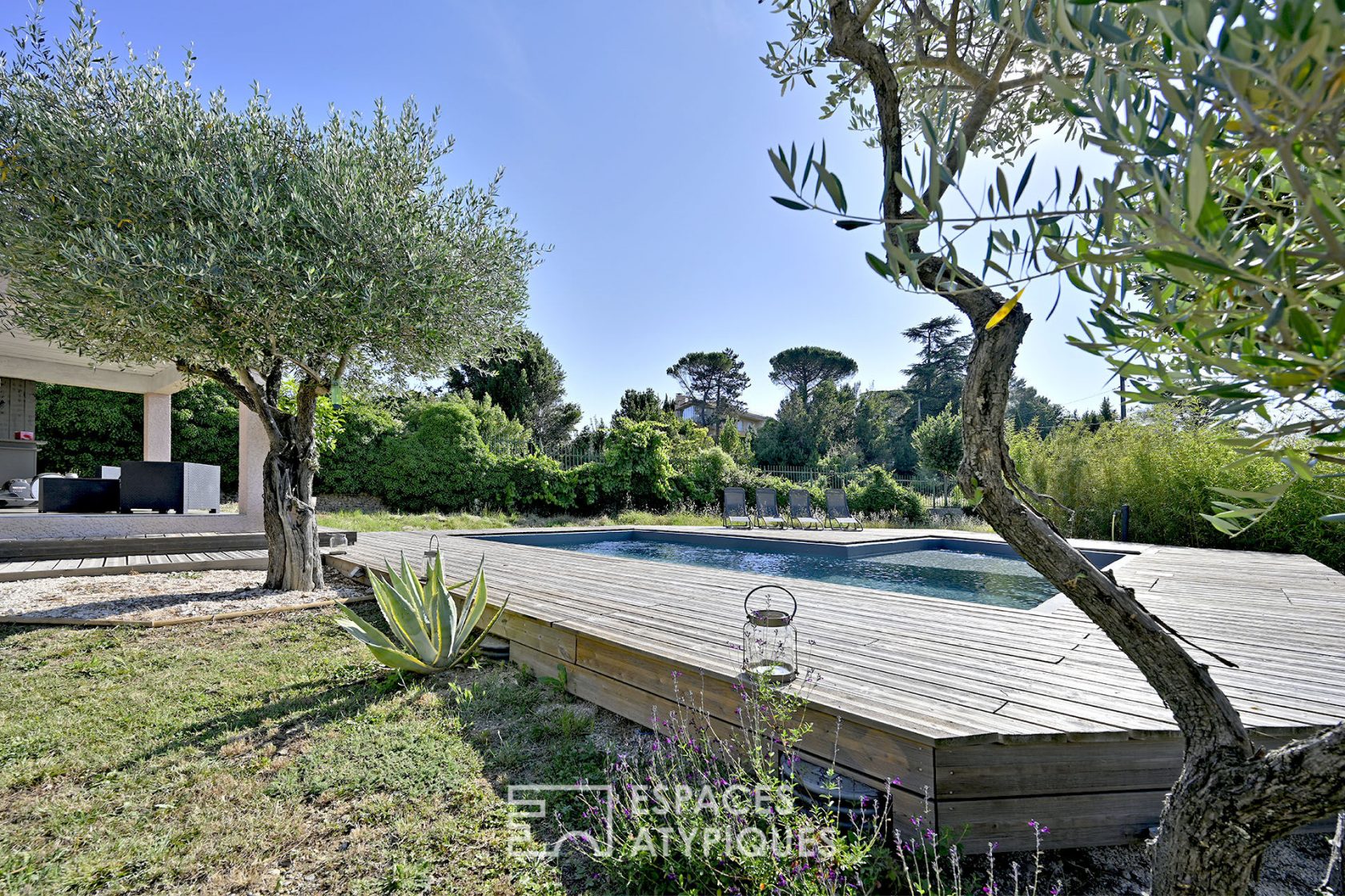 Contemporary reinterpretation of an old wine farmhouse