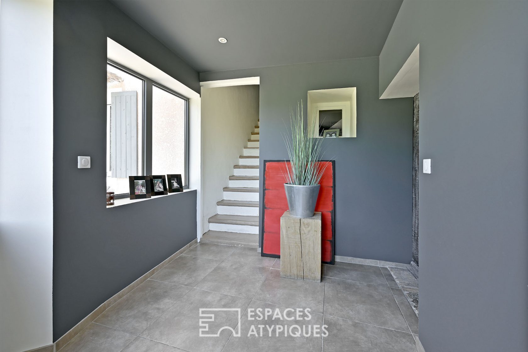 Contemporary reinterpretation of an old wine farmhouse