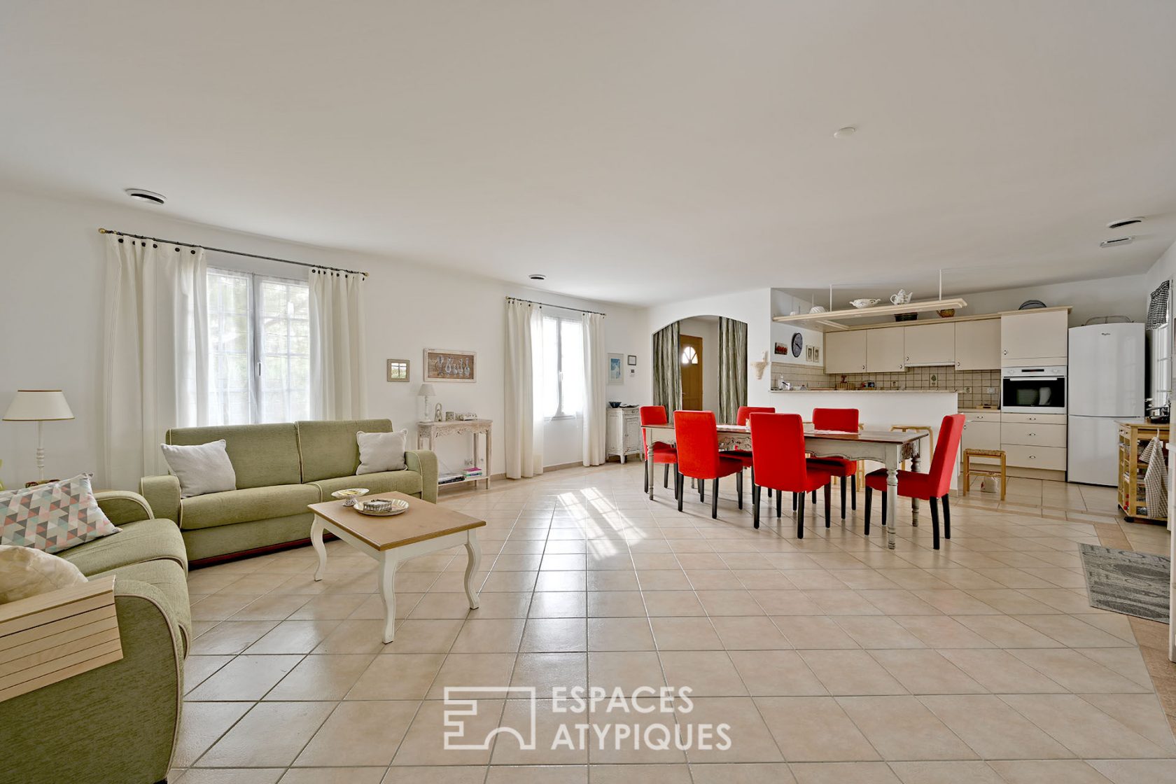 Quality villa in vaunage