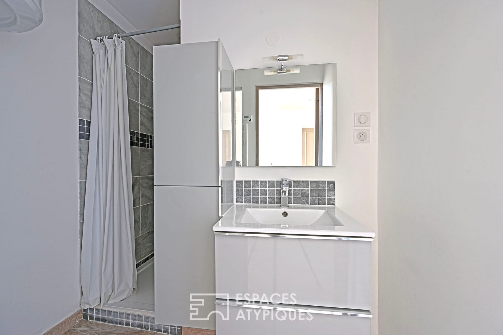 Nice two rooms renovated close to the faculties