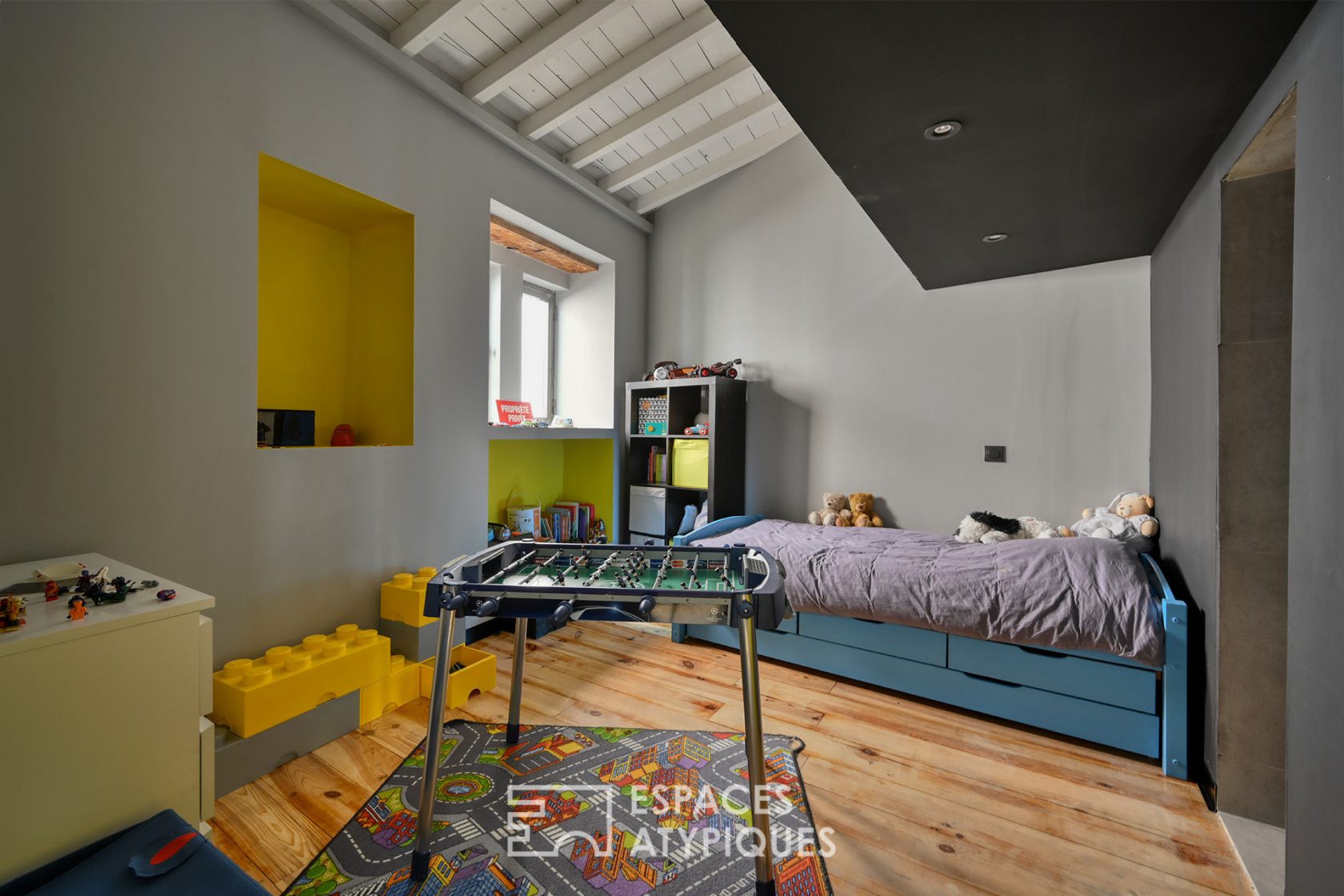 Unusual townhouse with an industrial spirit