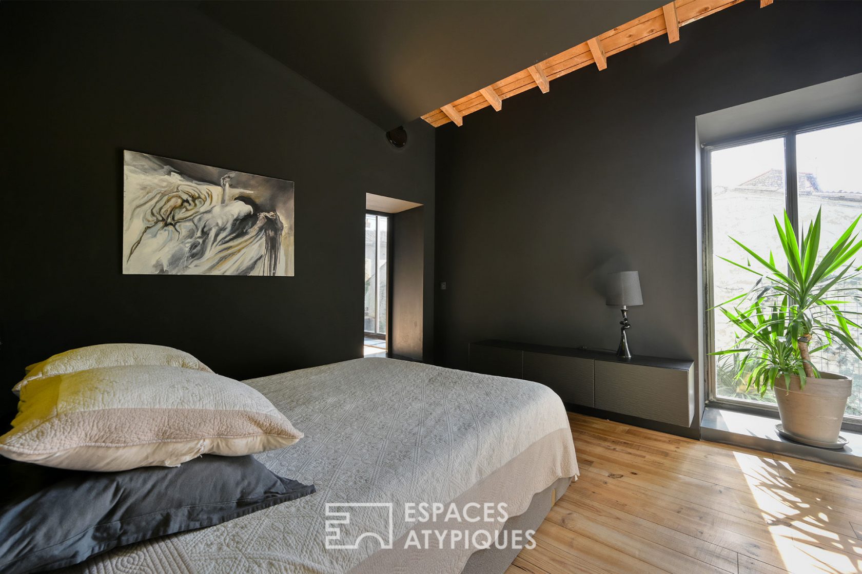 Unusual townhouse with an industrial spirit