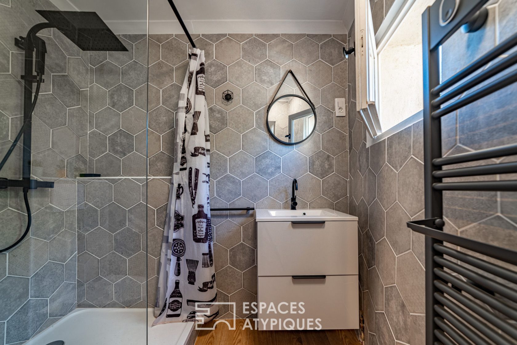 Maison de charme rénovée en pierre avec piscine