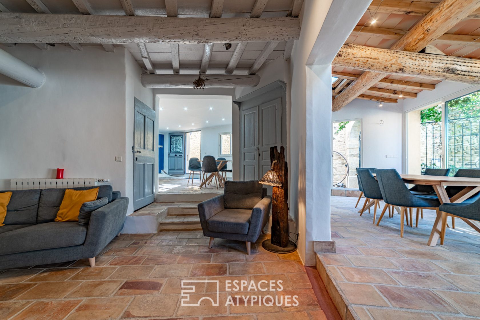 Maison de charme rénovée en pierre avec piscine