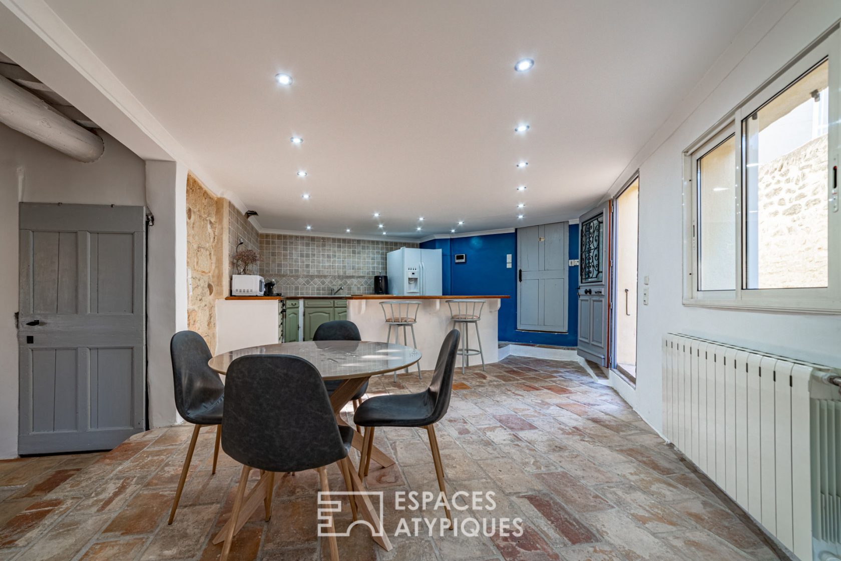 Maison de charme rénovée en pierre avec piscine