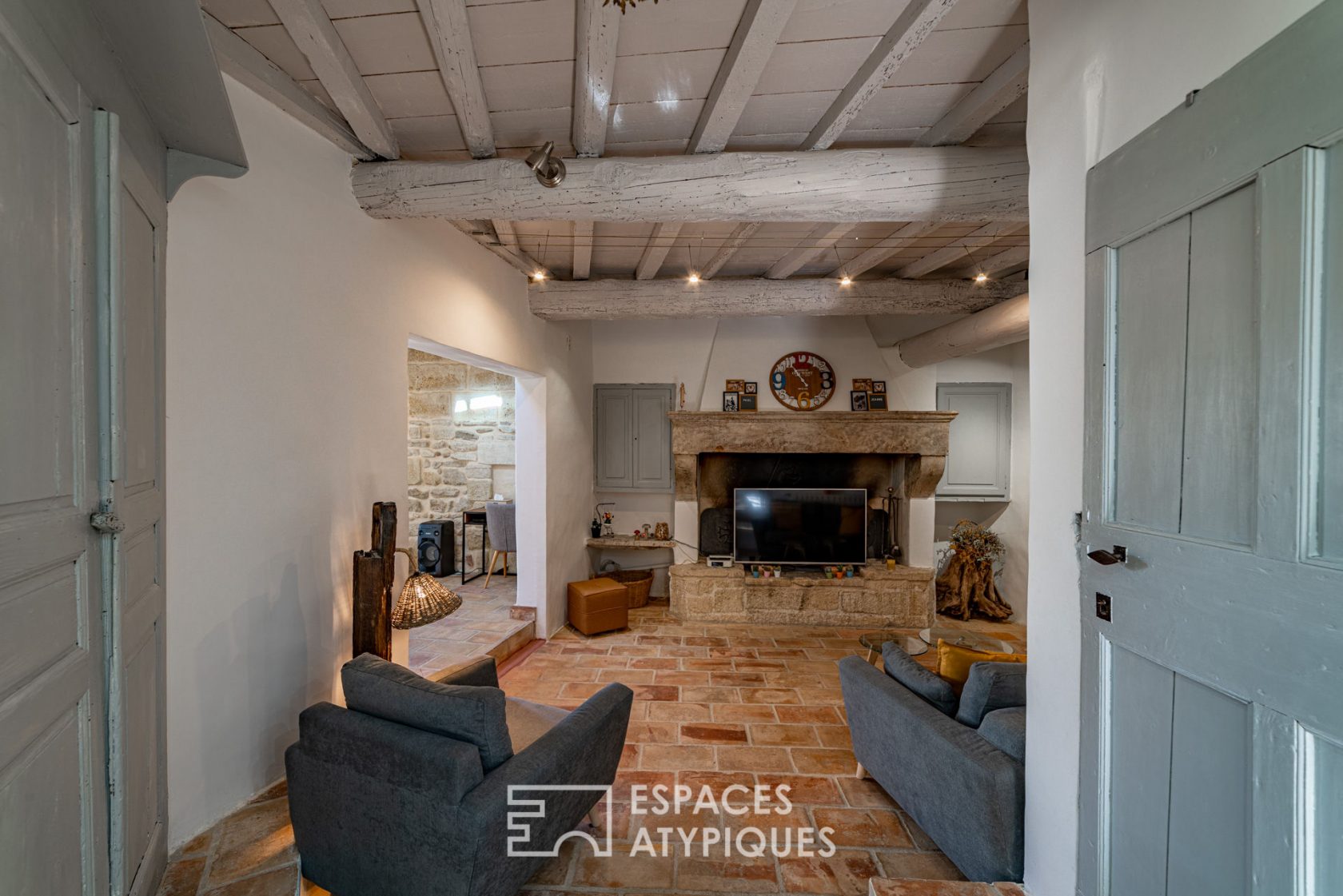 Maison de charme rénovée en pierre avec piscine