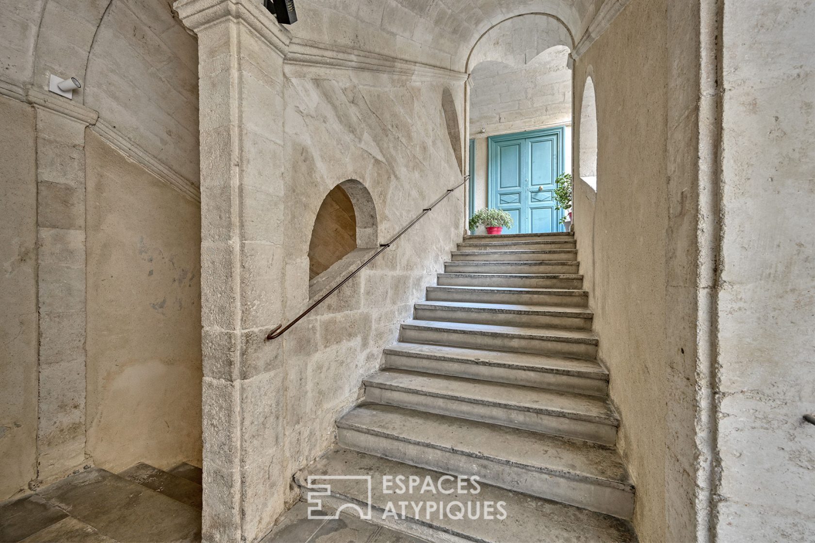 Beautifully renovated apartment in the city center