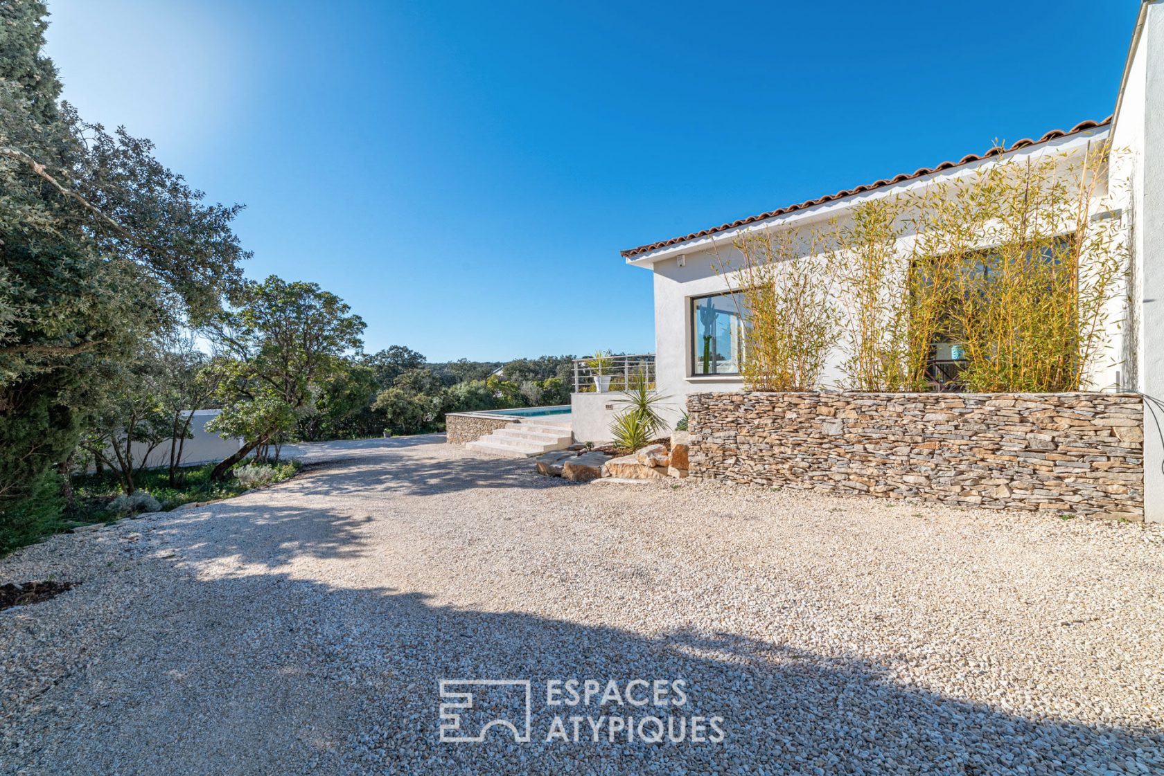 Villa contemporaine vue dégagée
