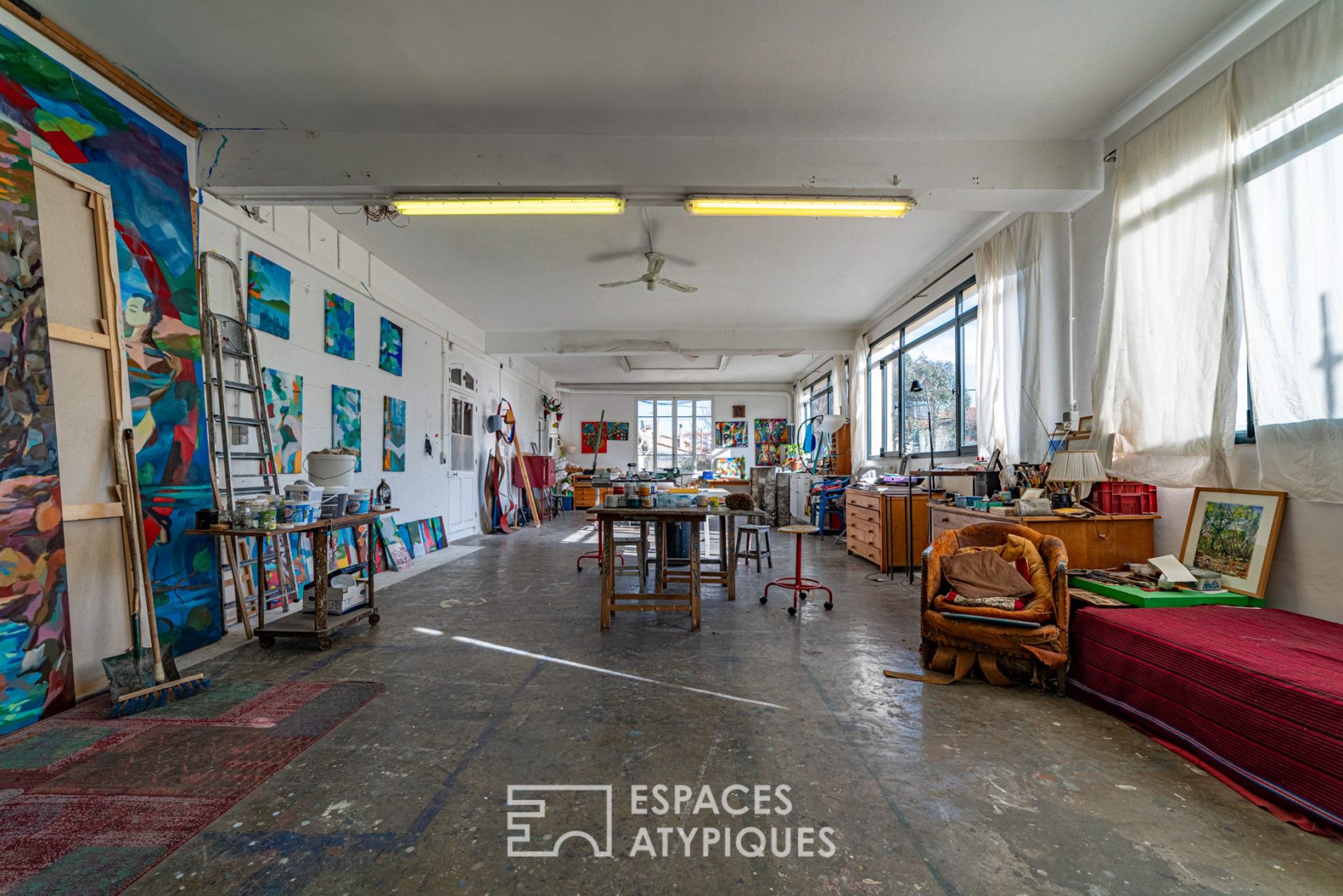 Apartment rehabilitated in a former factory and its artist’s studio