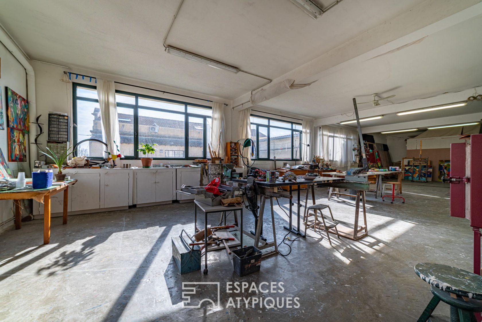 Apartment rehabilitated in a former factory and its artist’s studio