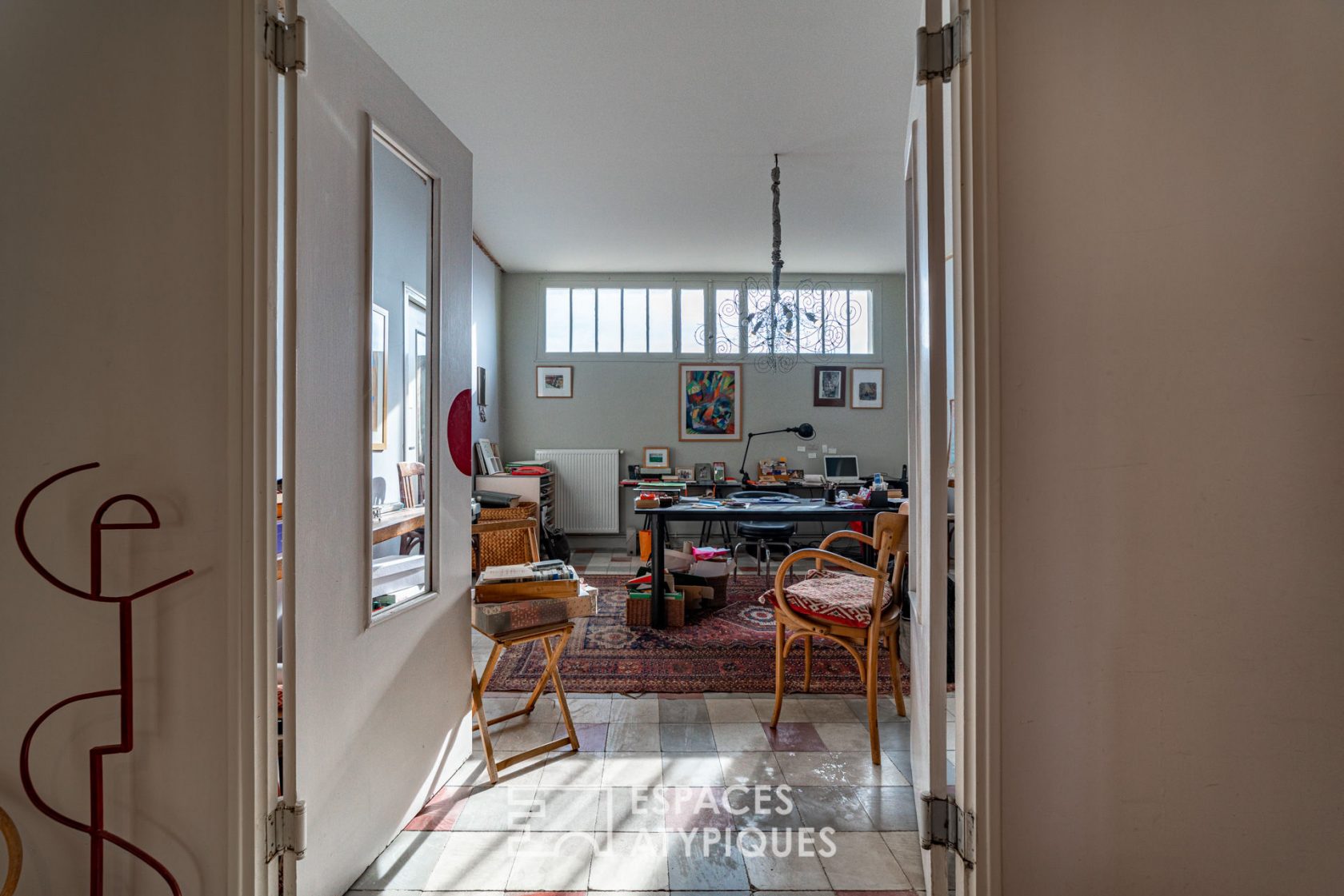Apartment rehabilitated in a former factory and its artist’s studio