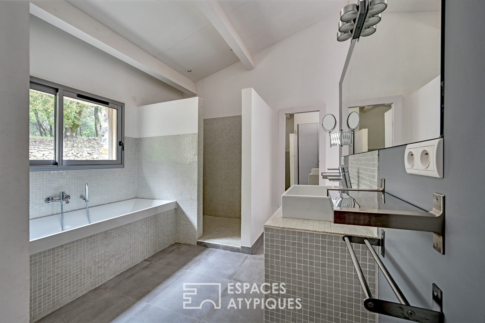 Cévennes gardoises, old sheepfold completely renovated