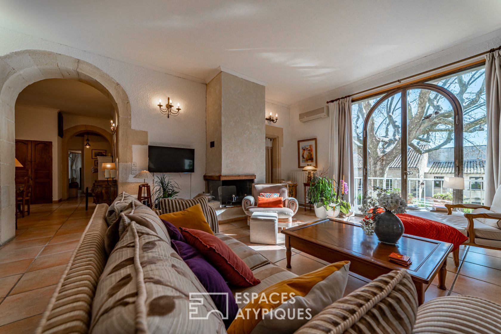 Bright apartment and its garden
