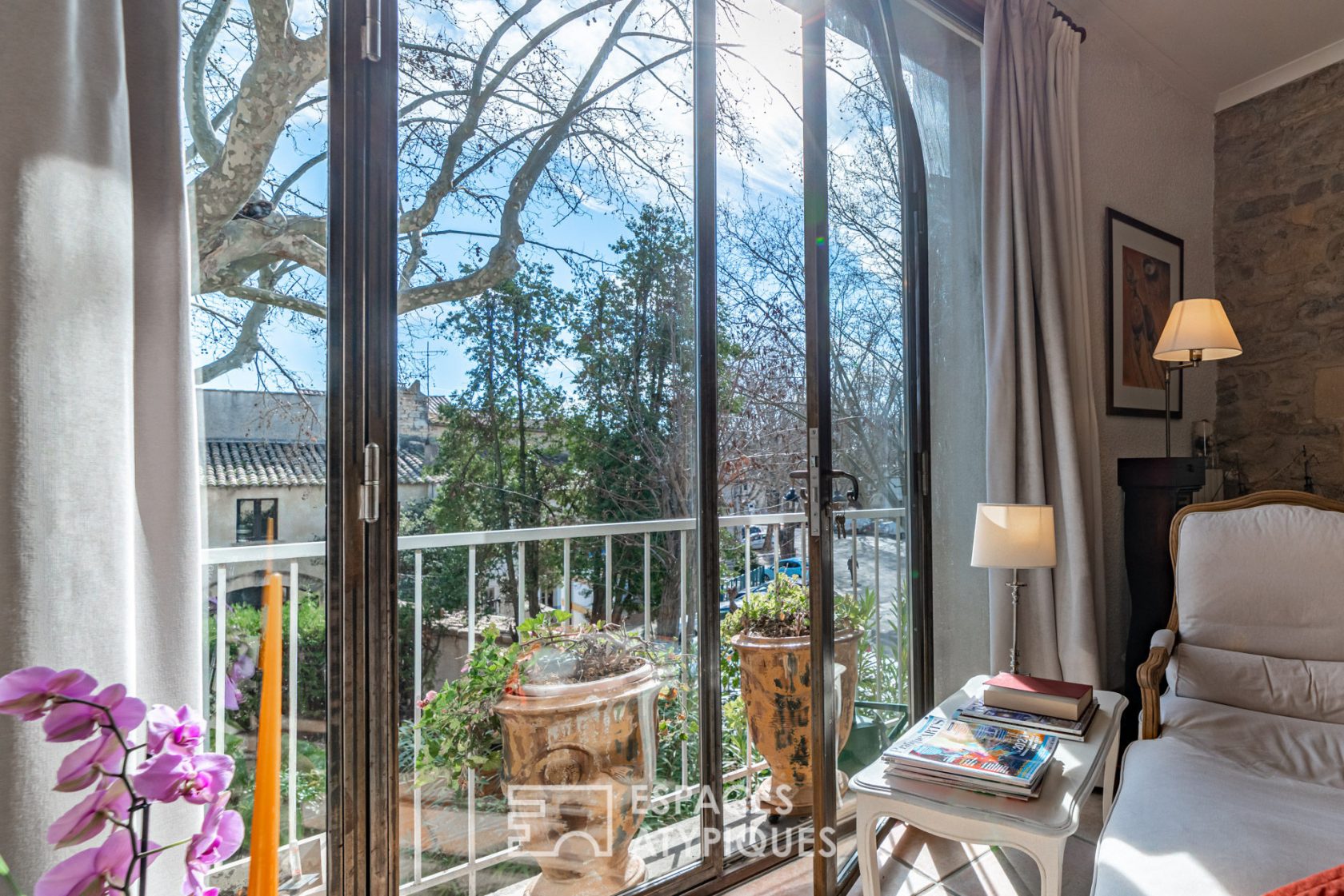 Bright apartment and its garden